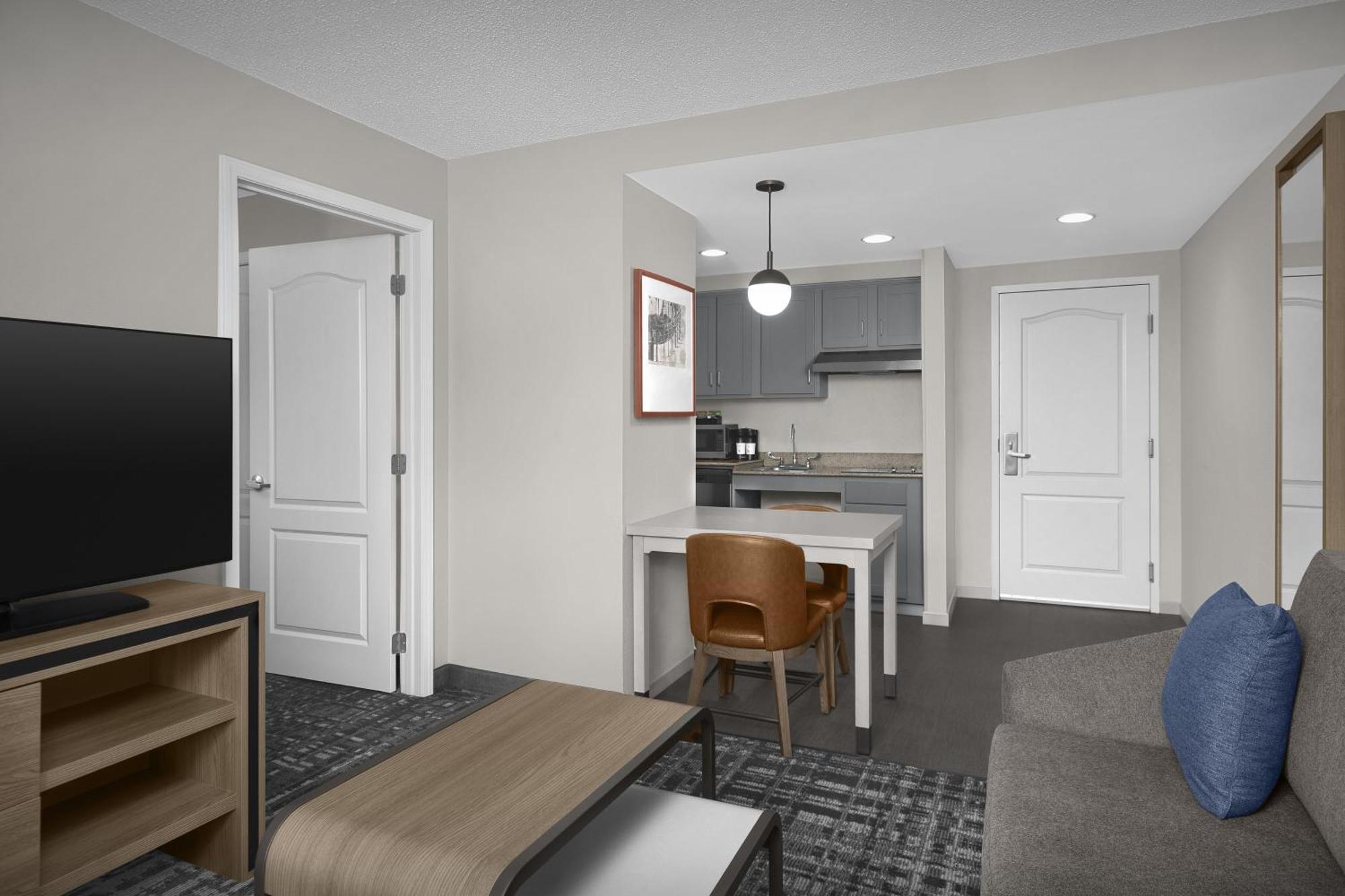 King Suite Accessible Tub Mobility Hearing Access or Non-Smoking,1765848668:JPEG